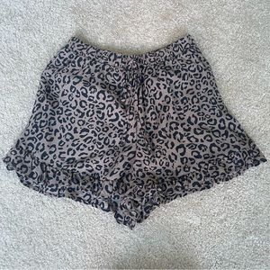 FLOWY LEOPARD SHORTS
